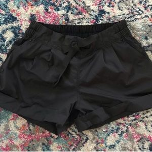 Lululemon shorts size 6
